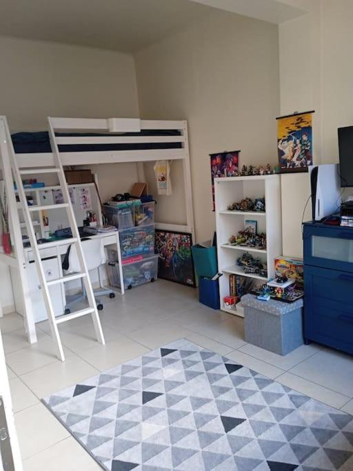 T3 53m² Dans Maison Ville, Terrasse, Jardinet * Tolone